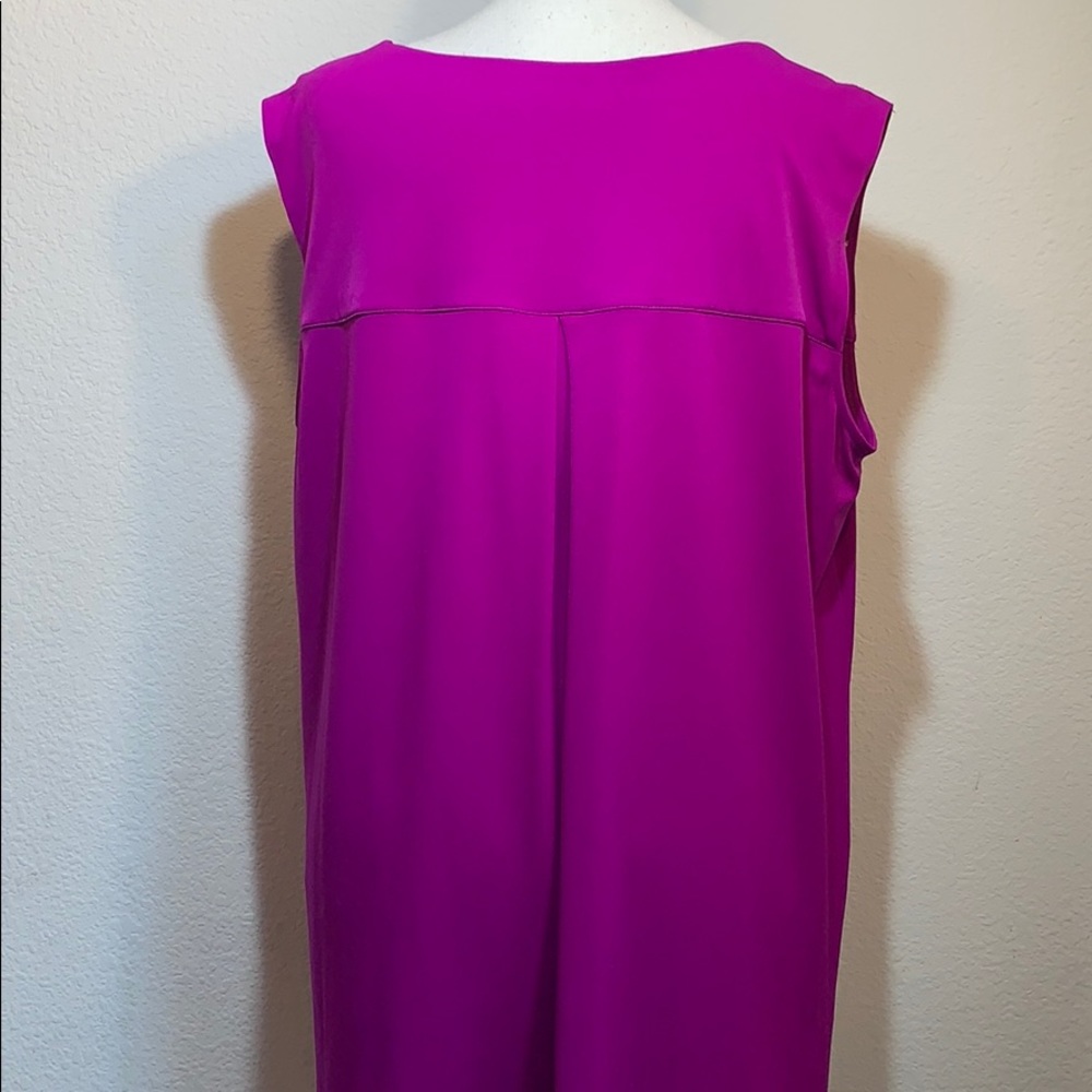 Peter Nygard sleeveless V-neck laced up front top - Picture 2 of 6